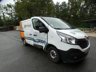 damaged commercial vehicles Renault Trafic TRAFIC 3 COURT PHASE 1 - 1.6 DCI - 16V TURBO 2018/5