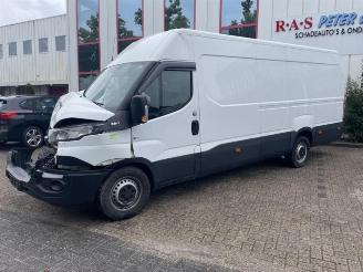 damaged passenger cars Iveco New Daily New Daily VI, Van, 2014 33S16, 35C16, 35S16 2018/5