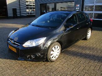 Schade scooter Ford Focus 1.0 EcoBoost Trend 5drs 2013/4
