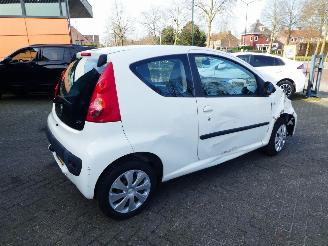 Peugeot 107 1.0-12V XS Airco picture 5