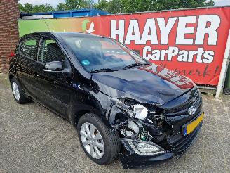 uszkodzony samochody osobowe Hyundai I-20 1.2 i deal 2014/1