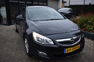 skadebil auto Opel Astra SPORTS TOURER 2011/10