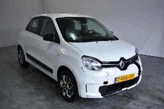 damaged commercial vehicles Renault Twingo R80 E-Tech Equilibre 2023/6
