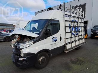 Voiture accidenté Iveco New Daily New Daily VI, Van, 2014 33S12, 35C12, 35S12 2018/5