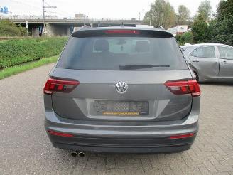 damaged passenger cars Volkswagen Tiguan  2019/1