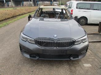krockskadad bil auto BMW 3-serie 330 E 2022/1