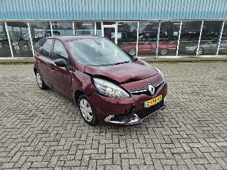 damaged commercial vehicles Renault Scenic 1.5 dCi 110 MPV  Diesel 1.461cc 81kW (110pk) 2013/7