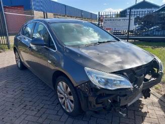 Voiture accidenté Opel Astra Astra J (PC6/PD6/PE6/PF6), Hatchback 5-drs, 2009 / 2015 1.4 Turbo 16V 2011/11