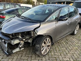 damaged passenger cars Renault Scenic 1.3 TCE Limited  ( 28513 Km ) 2019/11