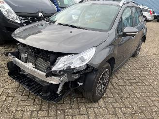 Damaged car Peugeot 2008 1.2 PureTech BlueLine   ( 13298 Km !!! ) 2017/1