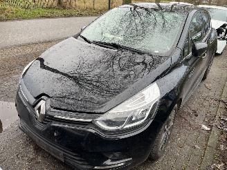 Salvage car Renault Clio 0.9 TCE   5 Drs 2019/5