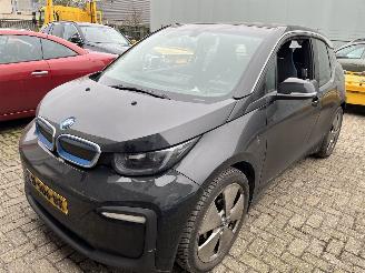 damaged passenger cars BMW i3 125 KW / 42,2 kWh   120 Ah  Automaat 2019/12