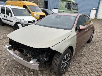damaged passenger cars Mercedes A-klasse 180  Automaat   ( 11201 KM ) 2022/6