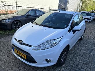 damaged commercial vehicles Ford Fiesta 1.6 TDCI   5 drs 2011/10