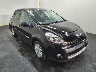 Damaged car Renault Clio Clio 3 1.2 TCe Collection 2012/6