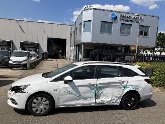 Salvage car Opel Astra SPORTS TOURER 1.5D 77kW E6 NAVI 2020/10