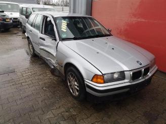 Schadeauto BMW 3-serie 3 serie Touring (E36/3), Combi, 1995 / 1999 320i 24V 1997/5