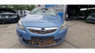 uszkodzony samochody osobowe Opel Astra Astra J Sports Tourer (PD8/PE8/PF8), Combi, 2010 / 2015 1.4 Turbo 16V 2011/9