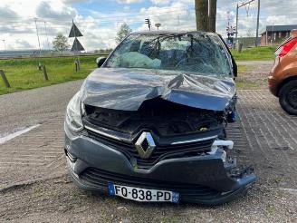 damaged commercial vehicles Renault Clio  2020/4