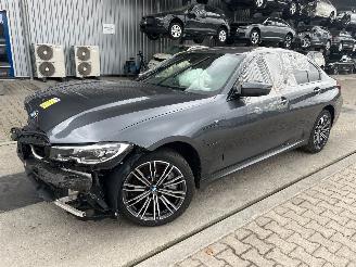 Vaurioauto  passenger cars BMW 3-serie 330e Plug-in-Hybrid xDrive 2019/8