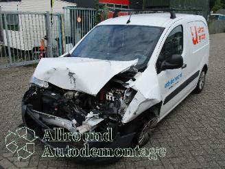 uszkodzony samochody ciężarowe Citroën Berlingo Berlingo Van 1.6 Hdi, BlueHDI 75 (DV6ETED(9HN)) [55kW]  (07-2010/06-20=
18) 2014