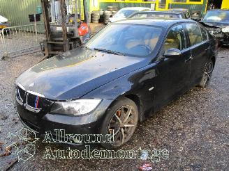 uszkodzony samochody osobowe BMW 3-serie 3 serie (E90) Sedan 320i 16V (N46-B20B) [110kW]  (12-2004/08-2007) 2005/11