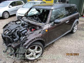 Damaged car Mini Mini Clubman (R55) Combi 1.6 Cooper D (DV6TED4(9HZ)) [80kW]  (10-2007/02-20=
10) 2009/7