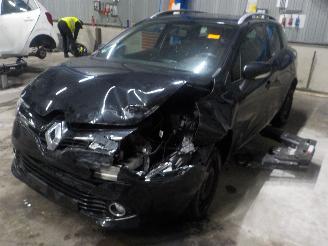 Auto incidentate Renault Clio Clio IV Estate/Grandtour (7R) Combi 5-drs 1.5 Energy dCi 75 FAP (K9K-6=
12) [55kW]  (01-2013/08-2021) 2015/4