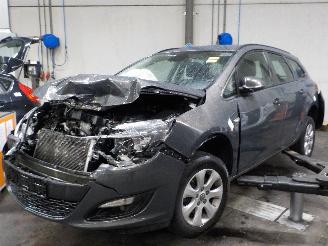 Salvage car Opel Astra Astra J Sports Tourer (PD8/PE8/PF8) Combi 1.6 CDTI 16V (B16DTL(Euro 6)=
) [81kW]  (02-2014/10-2015) 2015/10
