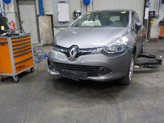 Damaged car Renault Clio Clio IV (5R) Hatchback 5-drs 1.2 TCE 16V GT EDC (H5F-403(H5F-D4)) [88k=
W]  (03-2013/08-2021) 2015/3