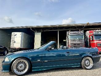 uszkodzony samochody ciężarowe BMW 3-serie cabrio 320i 150pk exe M-Sport individual - hardtop - 17 inch bbs breedset - verlaagd - clima - leer - boston grün 1997/6