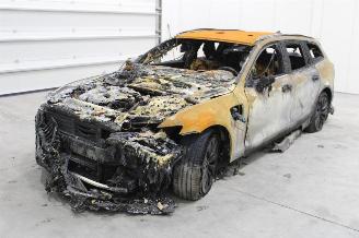 uszkodzony samochody osobowe Volvo V-60 V60 2022/12
