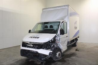 uszkodzony samochody ciężarowe MAN TGE  2019/10