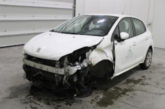 Damaged car Peugeot 208  2018/12