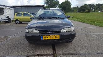 uszkodzony samochody osobowe Ford Mondeo Mondeo I Hatchback 1.8i 16V (U9) (RKA) [85kW]  (02-1993/08-1996) 1994/5