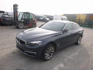 krockskadad bil camper BMW 3-serie 318D 2019/9