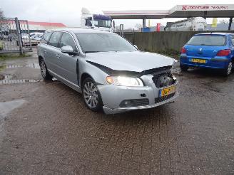 Salvage car Volvo V-70 2.0   D3  Limited edition 2011/8